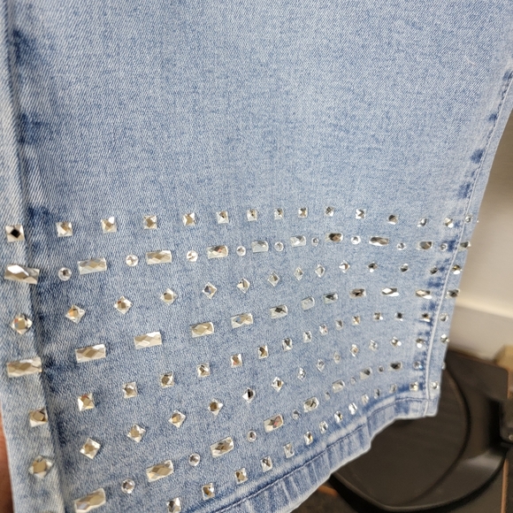 dg2 by diane gilman Light Wash Blue Jeans Jewel Embellishments Size 16PW - Picture 3 of 7